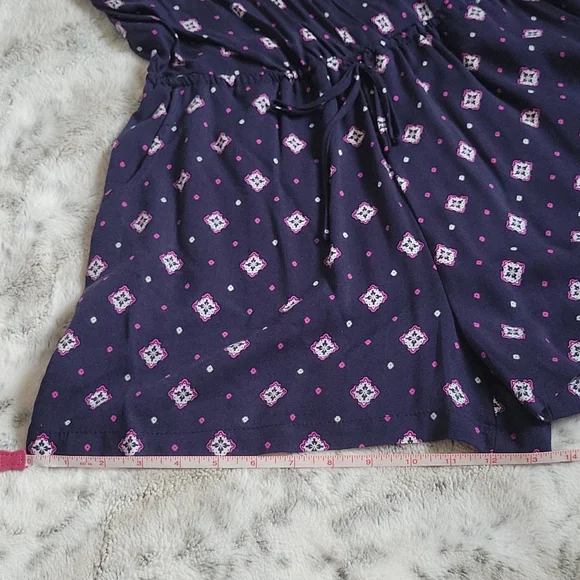 Patterned Romper - Picture 10 of 11